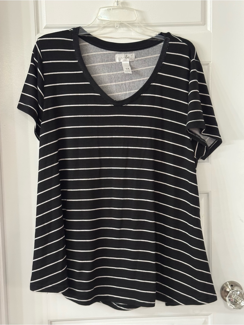 JustFab Black & White Striped V-Neck Short Sleeve Tee